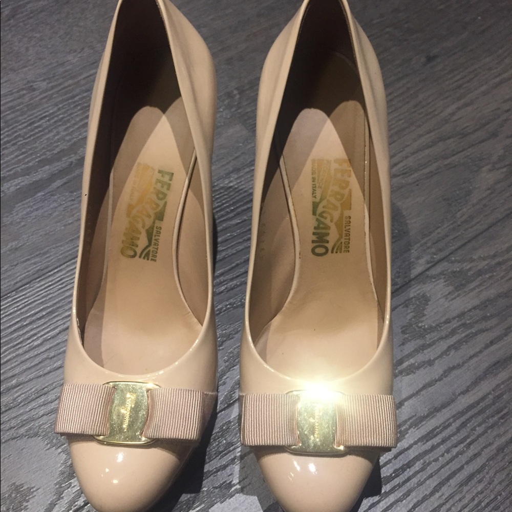 Excellent condition Ferragamo Tina Heels - Picture 4 of 6